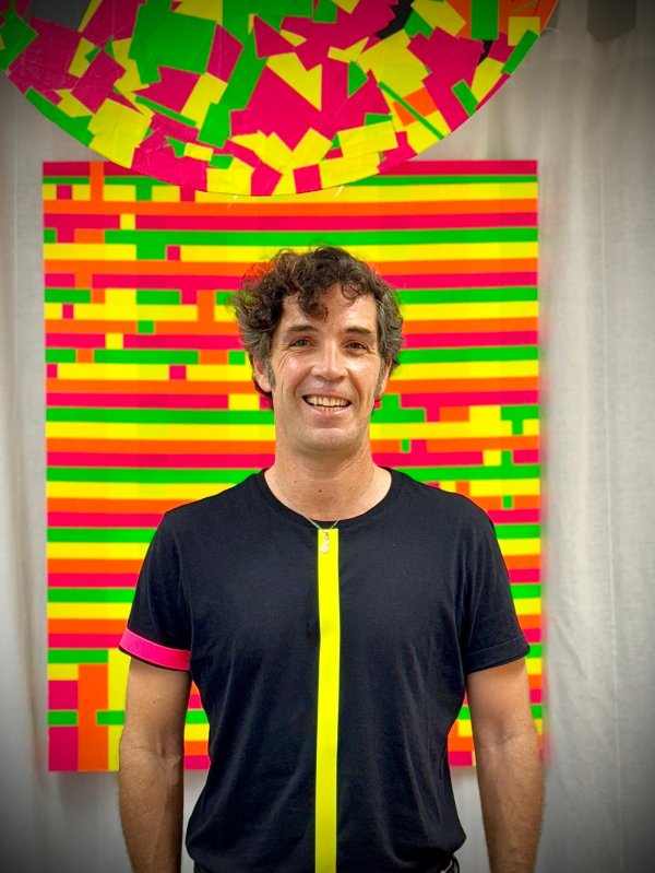 Álvaro Navarro: Tape art take away